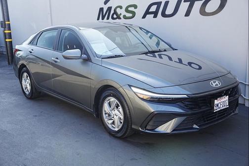 2024 Hyundai ELANTRA SE