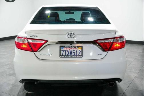 Super White 2017 Toyota Camry SE