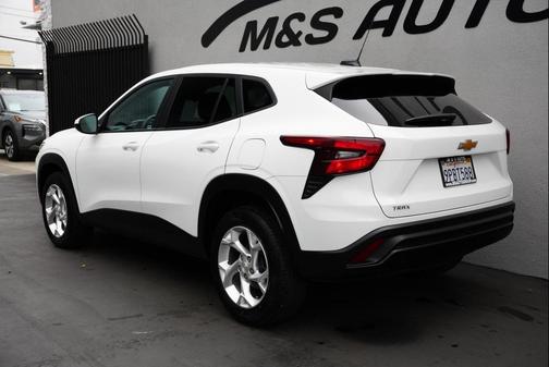 2025 Chevrolet Trax LS