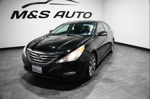 Phantom Black Metallic 2014 Hyundai SONATA SE