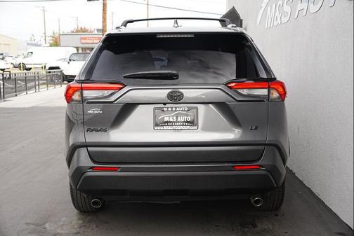 2020 Toyota RAV4 LE