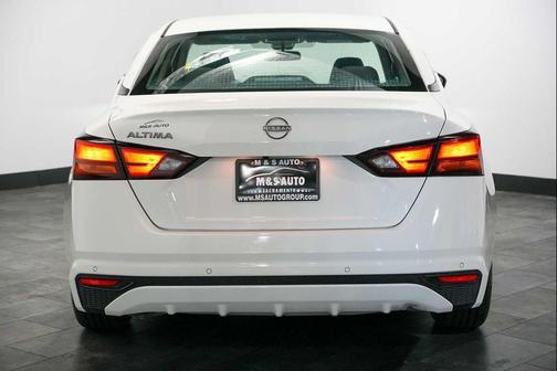 Glacier White 2024 Nissan Altima S FWD