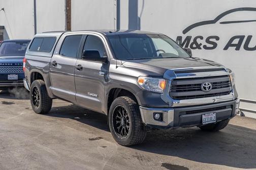 Photo 3 of 23 of 2015 Toyota Tundra SR5