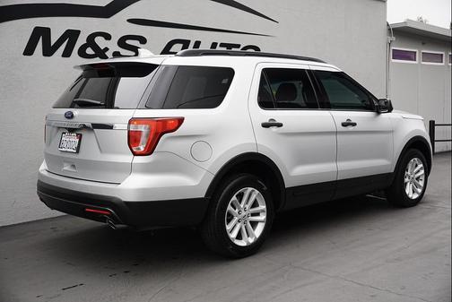 2017 Ford Explorer Base