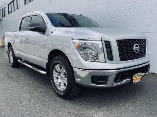 Photo 1 of 2 of 2019 Nissan Titan SV