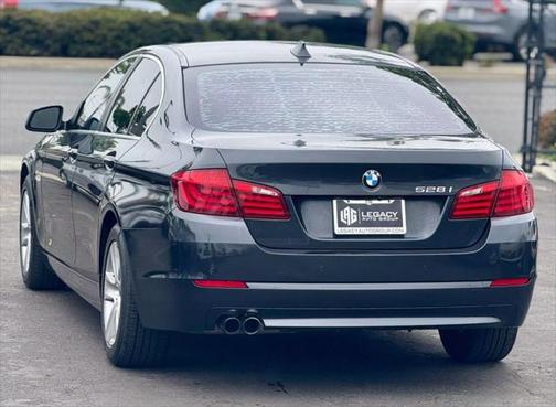 2012 BMW 528 528i Sedan 4D