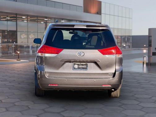 2011 Toyota Sienna XLE