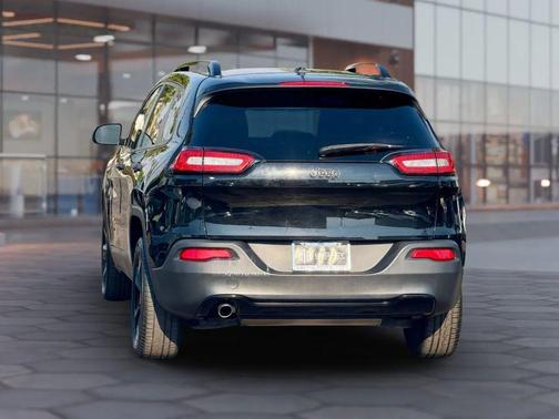 2017 Jeep Cherokee Sport