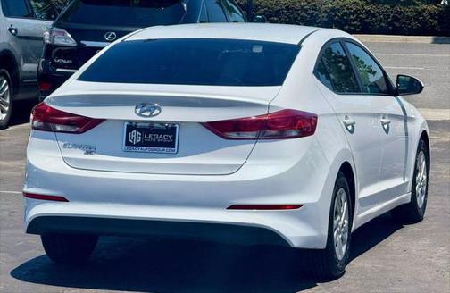 2018 Hyundai ELANTRA SE
