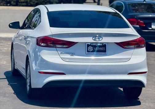 2018 Hyundai ELANTRA SE