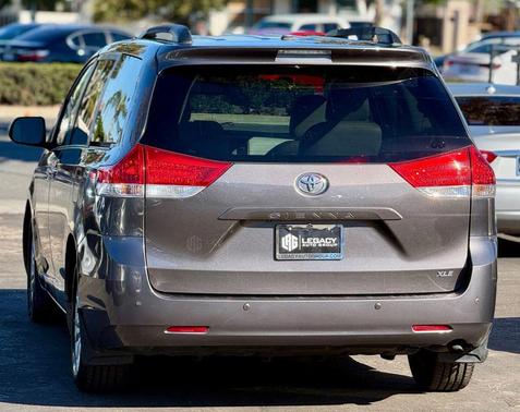 2012 Toyota Sienna XLE