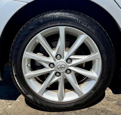 2013 Toyota Prius v Five