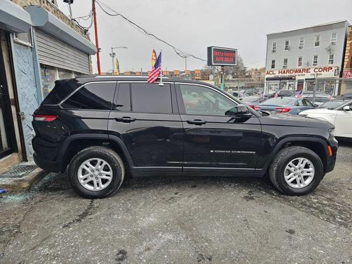 2022 Jeep Grand Cherokee Laredo