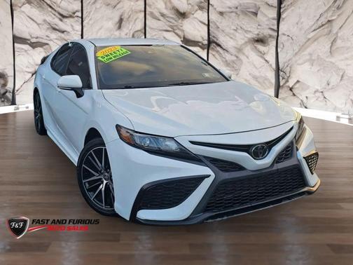 White 2023 Toyota Camry SE