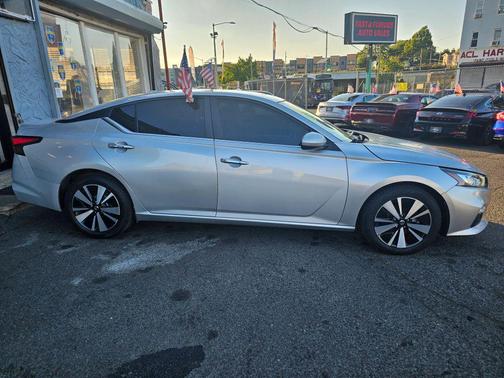 2022 Nissan Altima 2.5 SV