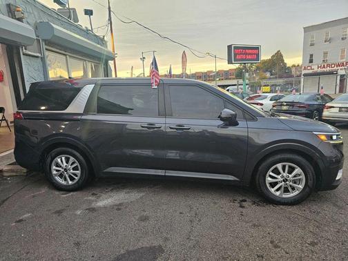 2022 Kia Carnival LXS