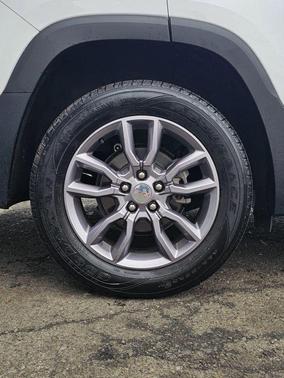 White 2023 GMC Terrain SLT