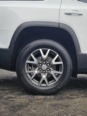 White 2022 GMC Acadia FWD SLE