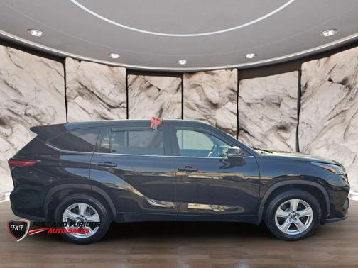 Black 2022 Toyota Highlander L