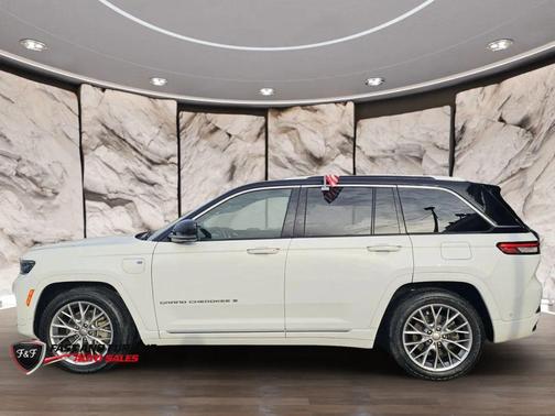 White 2022 Jeep Grand Cherokee 4xe Summit