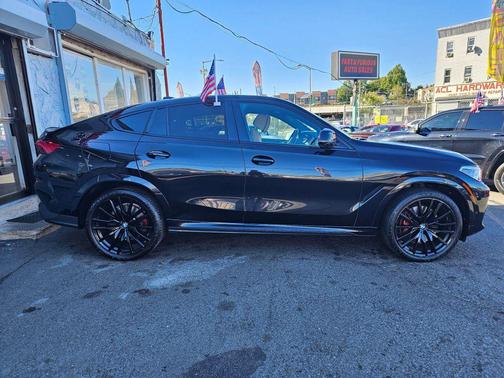 2021 BMW X6 M50i