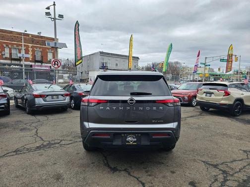 2022 Nissan Pathfinder SV 4WD