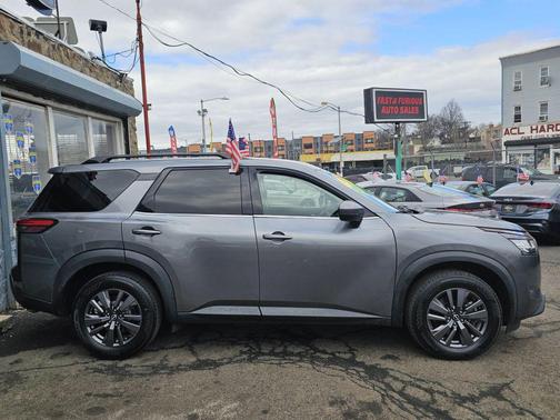 2022 Nissan Pathfinder SV 4WD