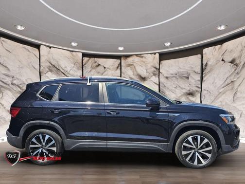 Black 2022 Volkswagen Taos 1.5T SE