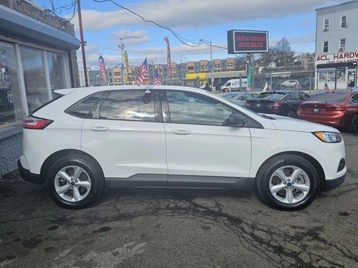 2022 Ford Edge SE