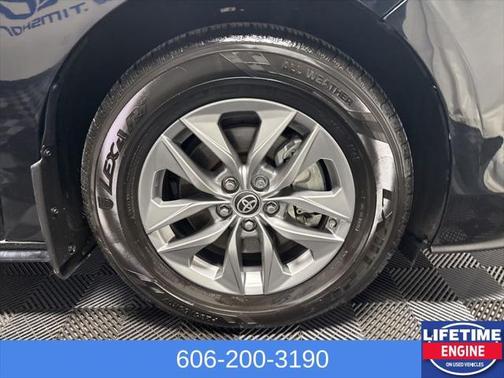 2021 Toyota Sienna XLE 8 Passenger