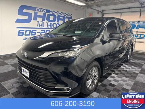 2021 Toyota Sienna XLE 8 Passenger