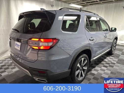2025 Honda Pilot Touring 8-Passenger