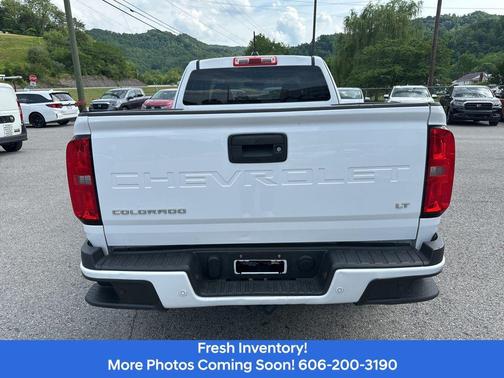 Summit White 2022 Chevrolet Colorado LT