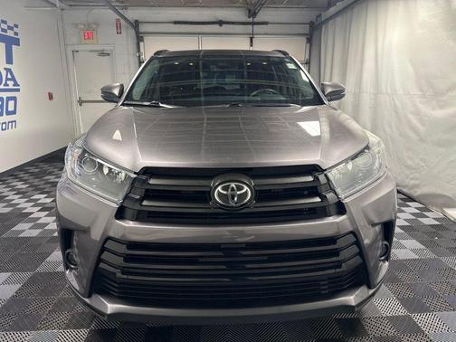 Predawn Gray Mica 2019 Toyota Highlander SE