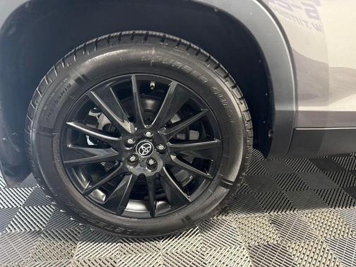Predawn Gray Mica 2019 Toyota Highlander SE