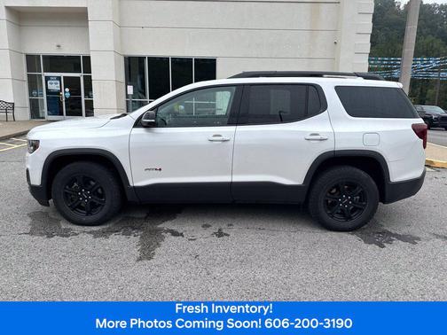 White Frost Tricoat 2023 GMC Acadia AWD AT4