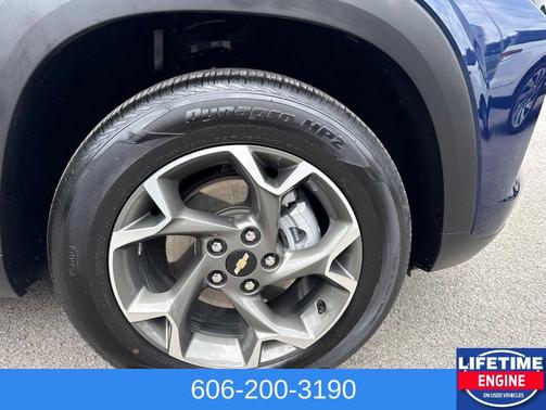 Blue Glow Metallic 2024 Chevrolet Trax LT