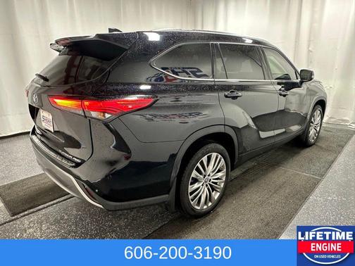 2022 Toyota Highlander Platinum