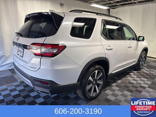 2025 Honda Pilot Touring 8-Passenger