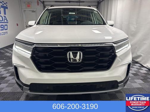 2025 Honda Pilot Touring 8-Passenger