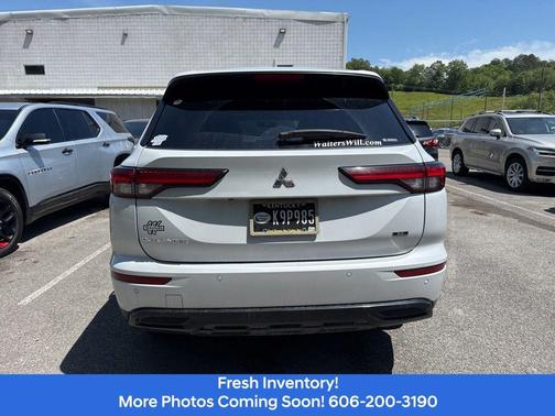 White Diamond 2024 Mitsubishi Outlander SE Black Edition S-AWC