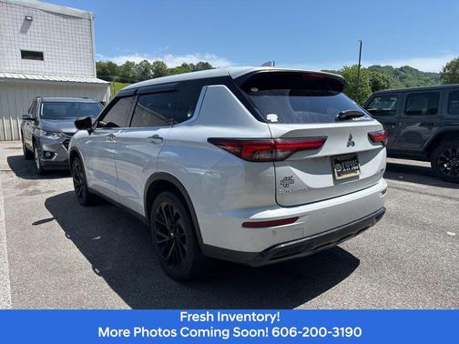White Diamond 2024 Mitsubishi Outlander SE Black Edition S-AWC