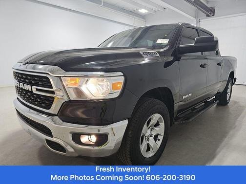 Diamond Black Crystal Pearlcoat 2022 RAM 1500 Big Horn/Lone Star