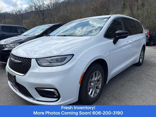 Bright White Clearcoat 2025 Chrysler Pacifica L