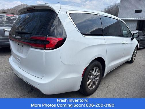 Bright White Clearcoat 2025 Chrysler Pacifica L