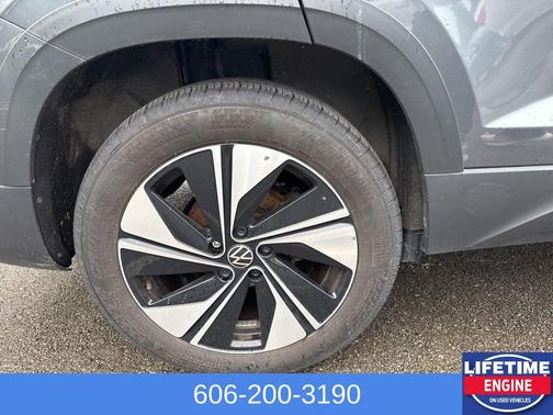 Platinum Gray Metallic 2025 Volkswagen Taos 1.5T SE