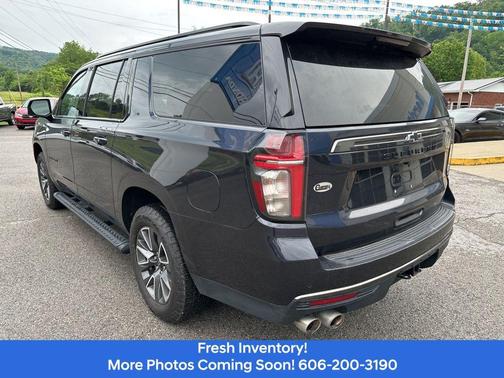 Dark Ash Metallic 2022 Chevrolet Suburban 4WD Z71
