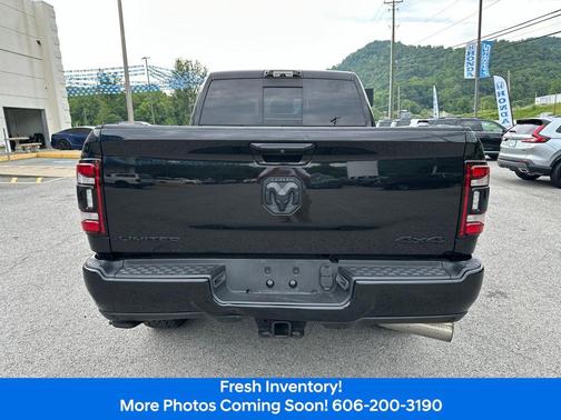 Diamond Black Crystal Pearlcoat 2021 RAM 2500 Limited Mega Cab 4x4 6'4' Box