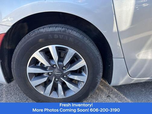 2022 Chrysler Pacifica Hybrid Touring L