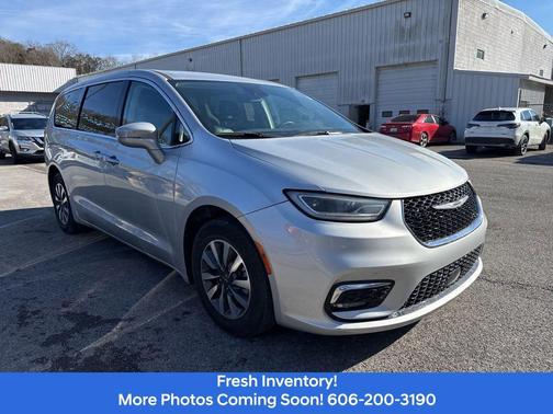 2022 Chrysler Pacifica Hybrid Touring L